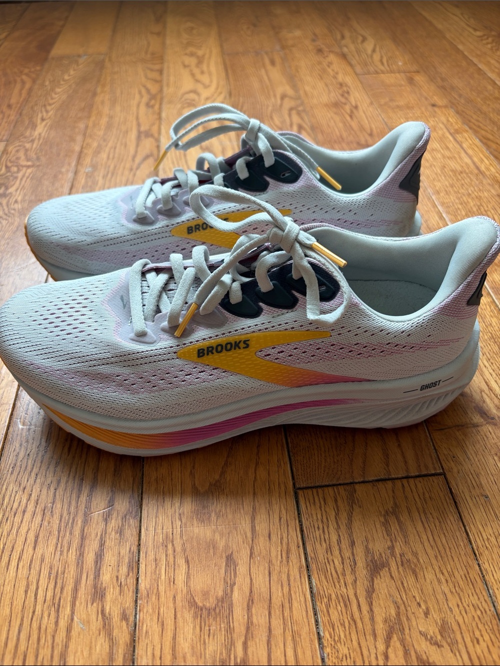 Brooks Women's Ghost 17 Neutral Running Shoes in the Oyster/Apricot/Pink